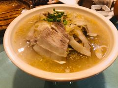 酸菜炖白肉-食家鸽园