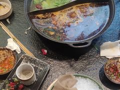 -鹿鸣山草本茶香火锅(园西路店)