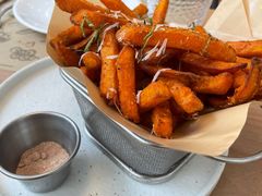 -Mark&Mars Restaurant