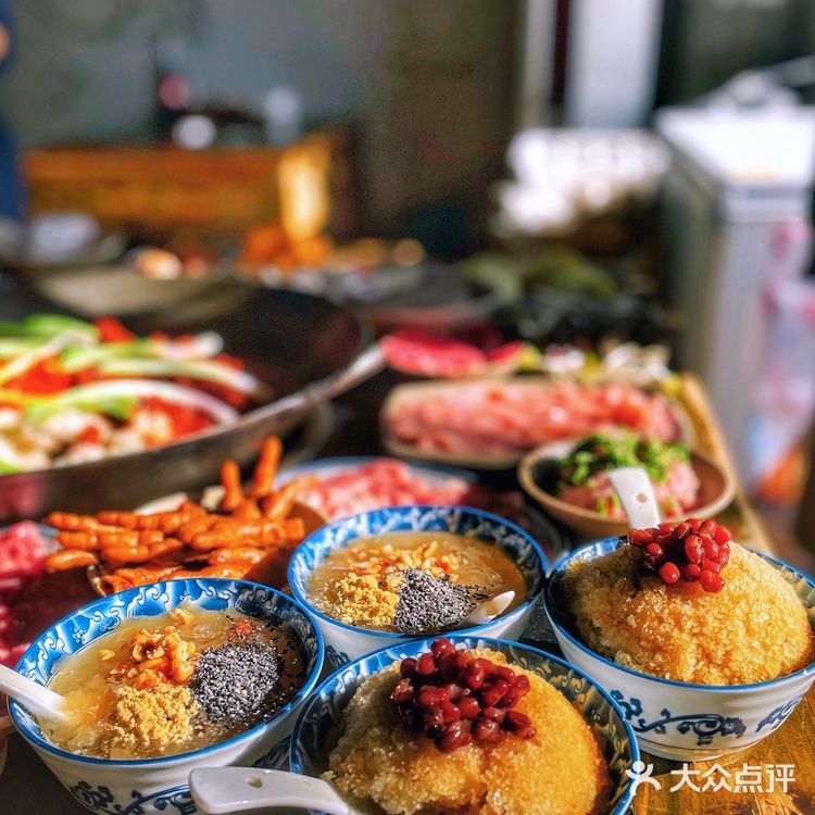 重庆探店|中午🈺️业的社区火锅🔅小吃绝绝子