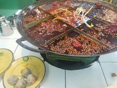 红汤锅底-石灰市老火锅(北滨路店)
