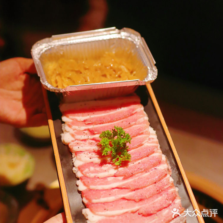 在揭阳🔻发现了懒癌星人烤肉店！全程帮烤！