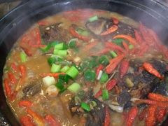 鱼头炖猪脚-三只鸟本地特色菜馆(上饶总店)