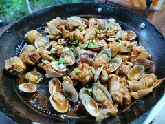 铁锅蛤蜊鸡-公寓家常菜馆(海军博物馆店)