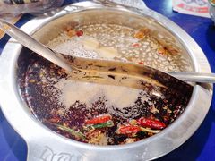 经典锅底-马路边边串串香(苗栗路店)