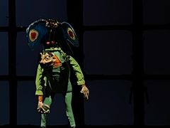 -Nathalie Djurberg与Hans Berg“牛皮纸包裹的月亮”-Prada荣宅当季展览