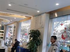 -皓齿连锁·雅贝健口腔·种植·矫正中心(虹口曲阳路店)