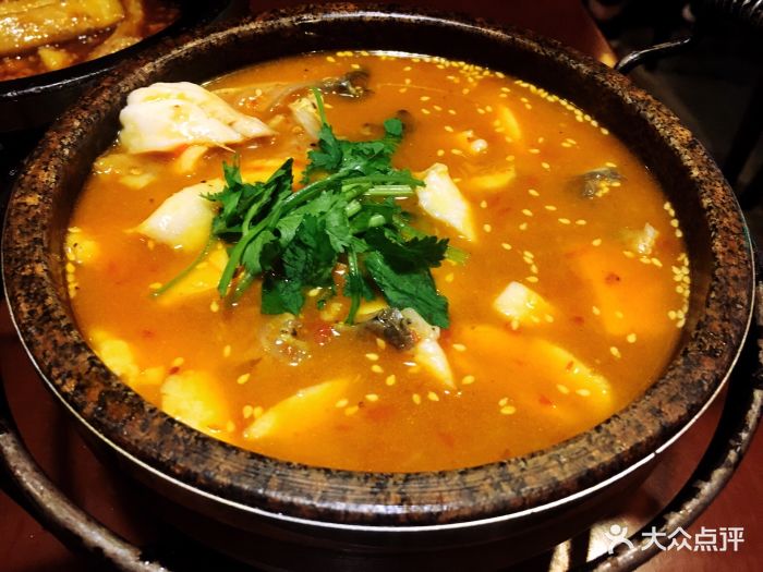 和食佬石锅风味餐厅(新街口羊皮巷店)石锅豆花鱼图片