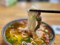 耙肉饵丝-巍山𤆵肉饵丝