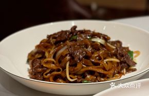 Gongguan Stir-Fried Beef Rice Noodles
