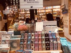 -猫的天空之城概念书店(杭州南宋御街店)