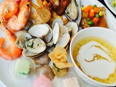 -彩虹云霄酒店75层国际自助餐