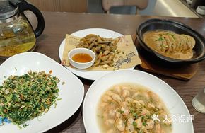 Snow Cabbage and River Shrimp