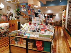 零售区-猫的天空之城概念书店(束河店)