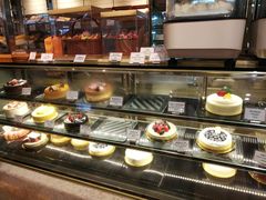 面包甜点陈列柜-老佛爷饼店