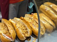-Bánh Mì Huynh Hoa