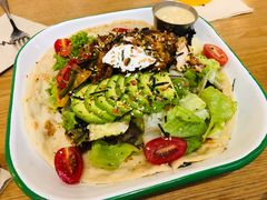 照烧鸡肉配牛油果拉法沙拉-HELLO 27 意面·沙拉·帕尼尼