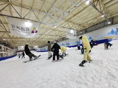 -乔波室内滑雪场