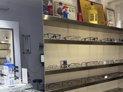 -视野联行眼镜•蔡司•依视路(温江店)