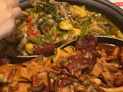 -多嘴肉蟹煲(万达店)