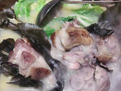 -帅巴人舅母子腊蹄民俗村