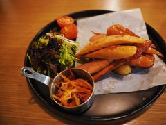 德国香肠片配风味腌菜丝-5号公路餐厅(曼哈顿店)