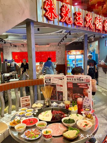 据说香港人经常来内地吃他们家火锅………………