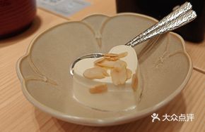 Tuna Maki Almond Pudding