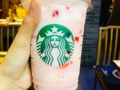草莓酸奶星冰乐-星巴克(广州中华广场B1层店)
