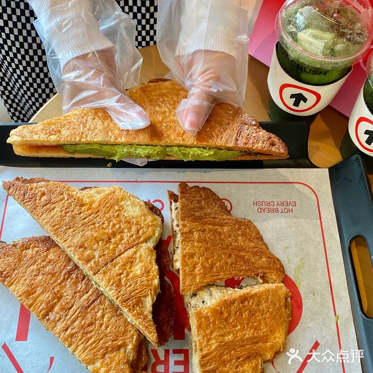 海口龙湖天街!排队也要吃的。。。