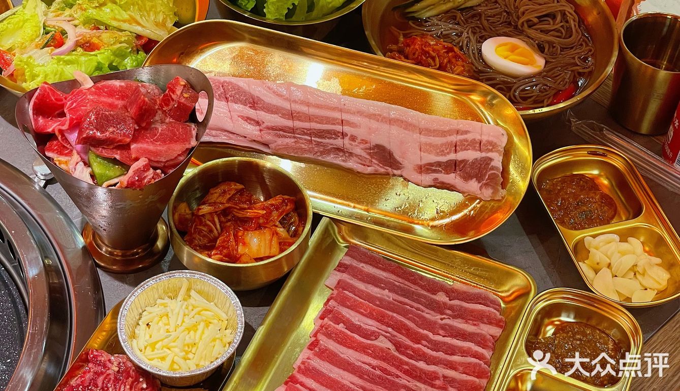 一口咬下去太满足了啊，牛肉浓浓的肉香芝士的奶香味