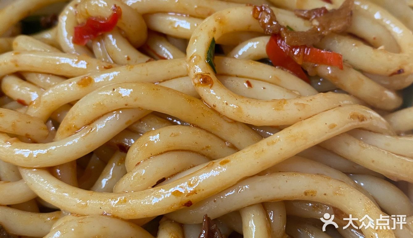 比起更出名的鸭子粉我还是喜欢肉丝的码子，最经典！