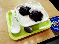 海底椰白雪黑糯米-满记甜品(岭南新天地店)