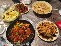 -巴厘龙虾·榜首油焖大虾(音乐学院·沿江酒馆店)