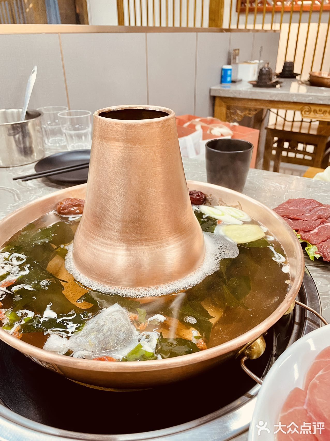 香气四溢,我俩吃了一半实在吃不动打包了