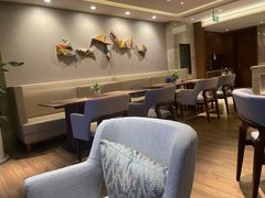 -百灵希尔顿逸林酒店大堂吧