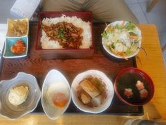 温泉蛋香香卤肉定食-味太助·银饭食堂(中华城店)