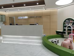 -瑞尔齿科(南京东路名人诊所)