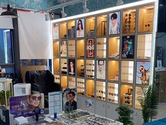 -英伦眼镜蔡司依视路折扣店(通州万达店)