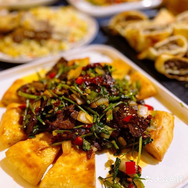 吃丝绸美食置办龙年年货就来伊带伊路喽