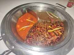 -老房老舍重庆火锅(假日城市店)