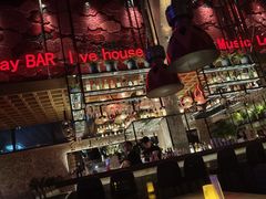 -FOUR PLAY BAR
