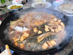 柴锅炖水库鱼-姥家大锅台水库渔家