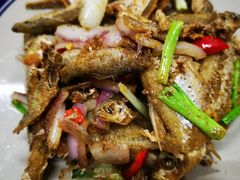 干炸小鱼-芦茨金富饭庄·25年老字号·专做稻草鸡