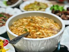 老青岛酸辣汤-开海·红岛海鲜虾水饺(石老人店)