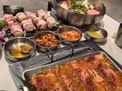 -山野的朋友露营炭火烤肉