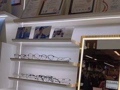 -美式眼镜·授权蔡司.依视路.尼康.豪雅.明月(南翔印象城店)