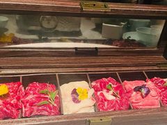 -左庭右院鲜牛肉火锅黑金店(陆家嘴中心店)
