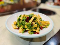 -鑫淼餐饮娱乐中心(江东街店)