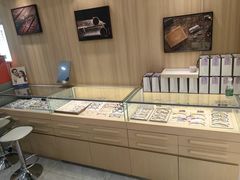 -视野联行眼镜·蔡司·尼康·豪雅·依视路(青浦宝龙店)